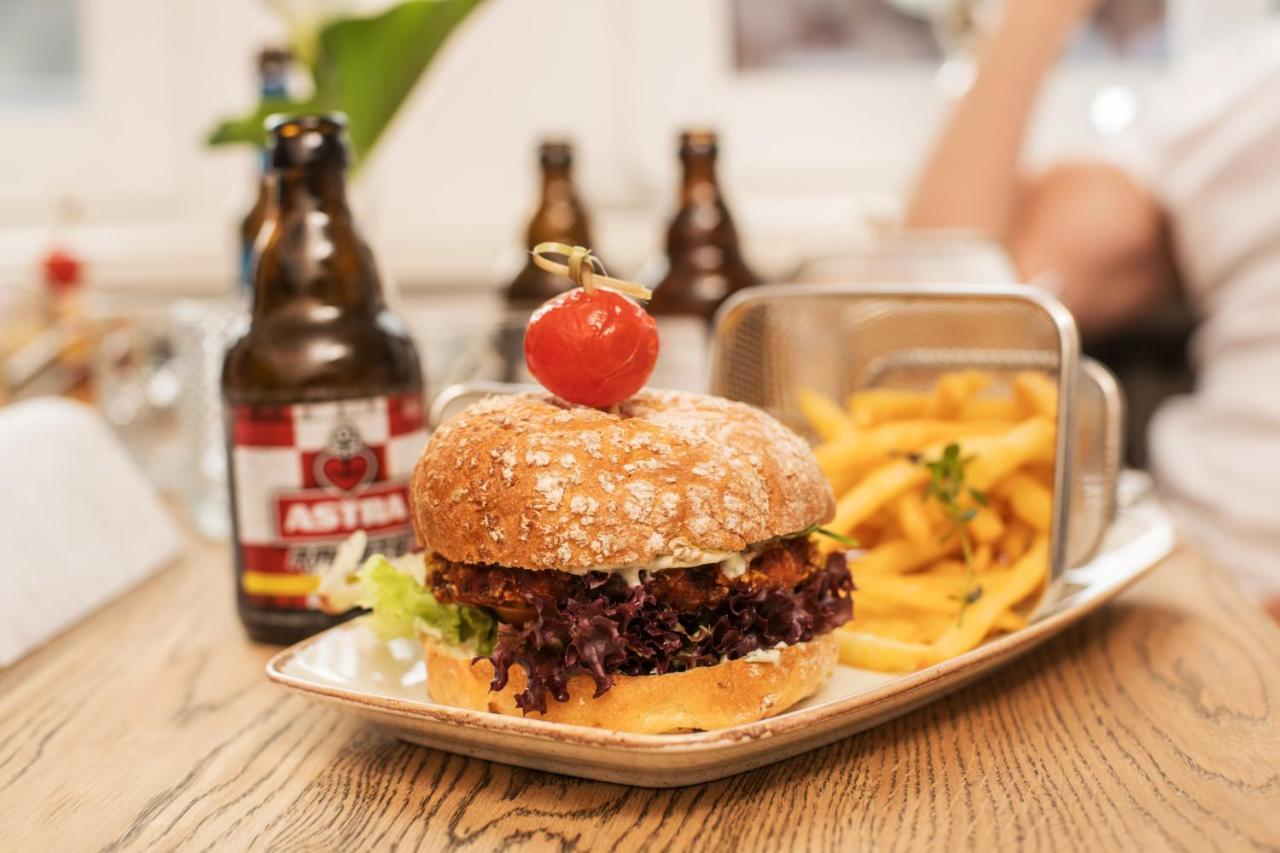 Hagen'S Hotel "Eat & Meet" Restaurant Bar Lounge ハーレン エクステリア 写真