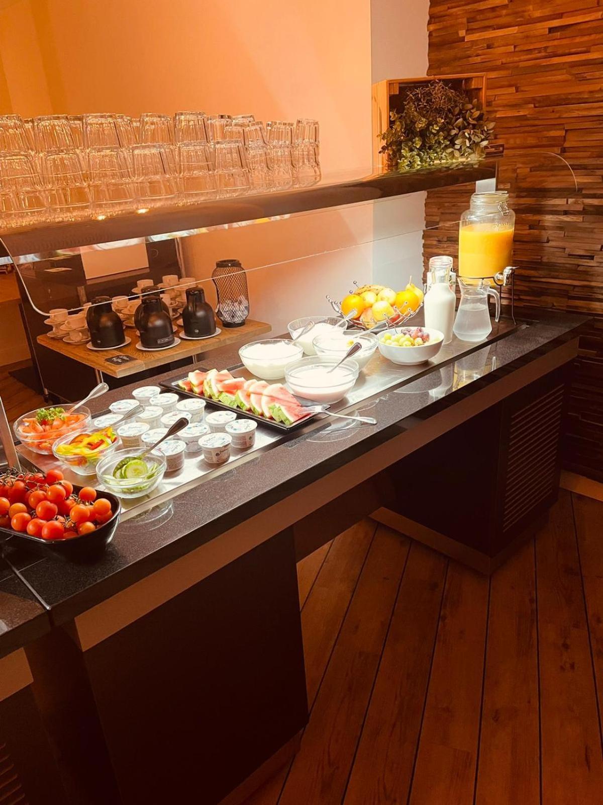 Hagen'S Hotel "Eat & Meet" Restaurant Bar Lounge ハーレン エクステリア 写真